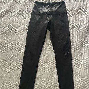 Beyond Yoga black shiny leggings size XS